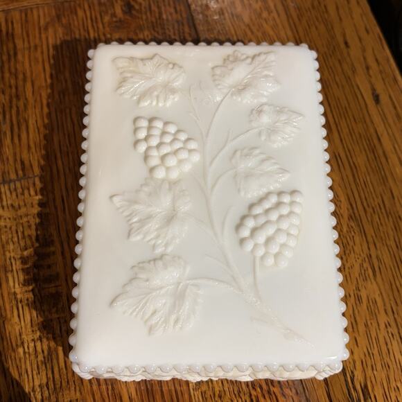 Vintage Westmoreland Milk Glass Cigarette Holder And Ashtrays Grapevine Pattern - Picture 2 of 16
